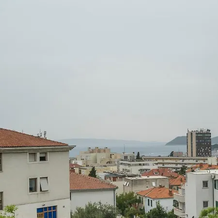 Near Center With Balcony With The Sea View Apartamento *