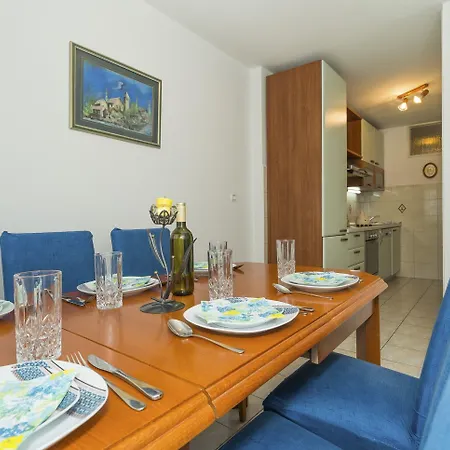 Near Center With Balcony With The Sea View Apartamento