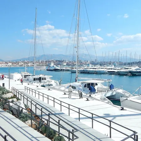 Apartamento Near Center With Balcony With The Sea View Split