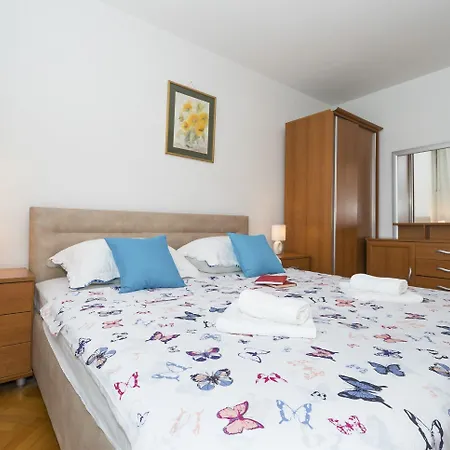 Near Center With Balcony With The Sea View Apartamento *