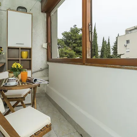 Near Center With Balcony With The Sea View Apartamento